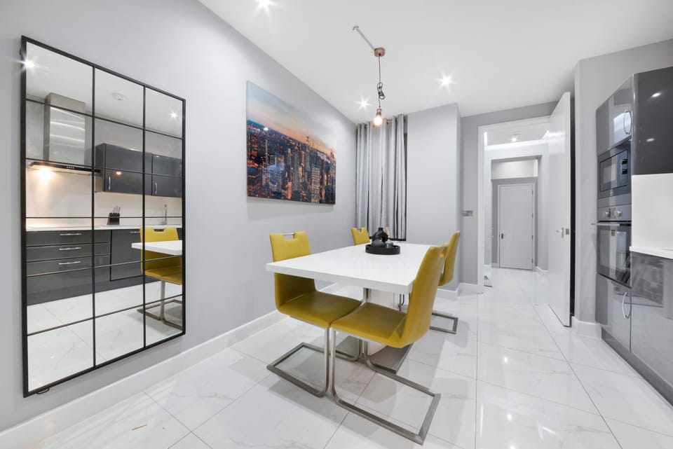 TV and multimedia, Kitchen or kitchenette, Living room, Seating area, Dining area, minibar