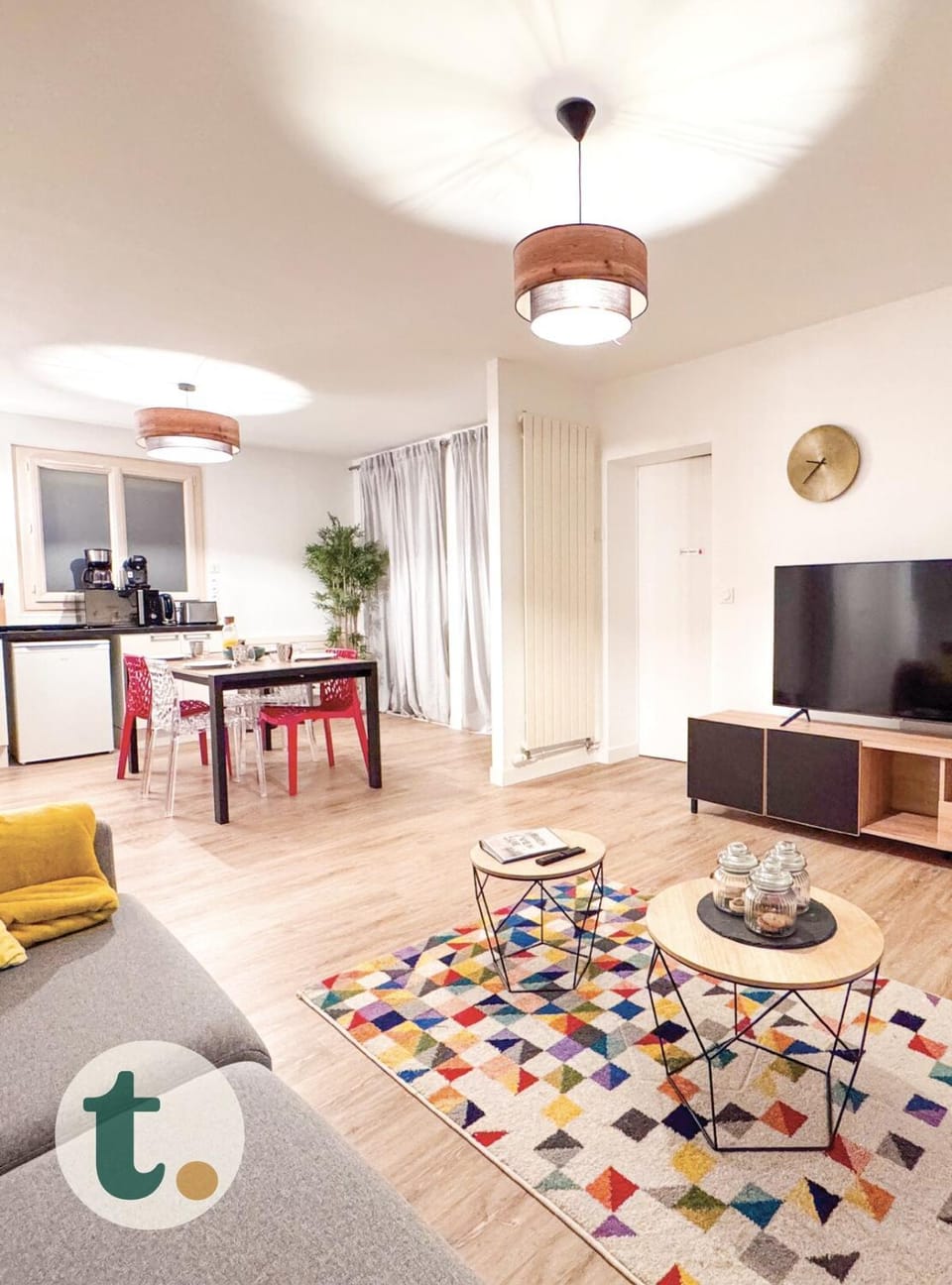 Communal lounge/ TV room, TV and multimedia, Kitchen or kitchenette, Living room, Seating area, Dining area
