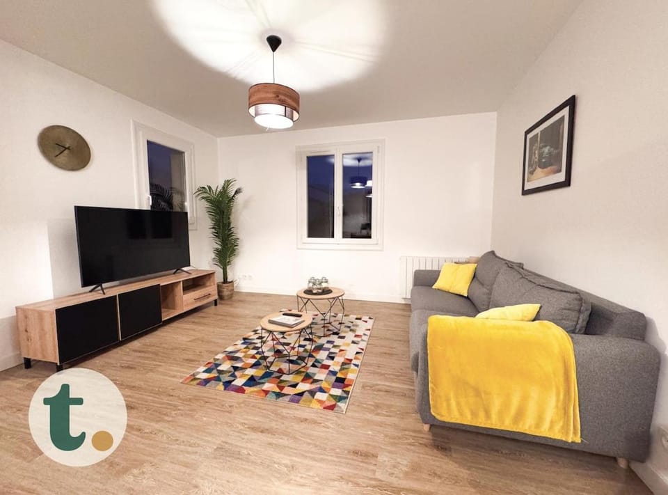 Communal lounge/ TV room, TV and multimedia, Living room, Seating area