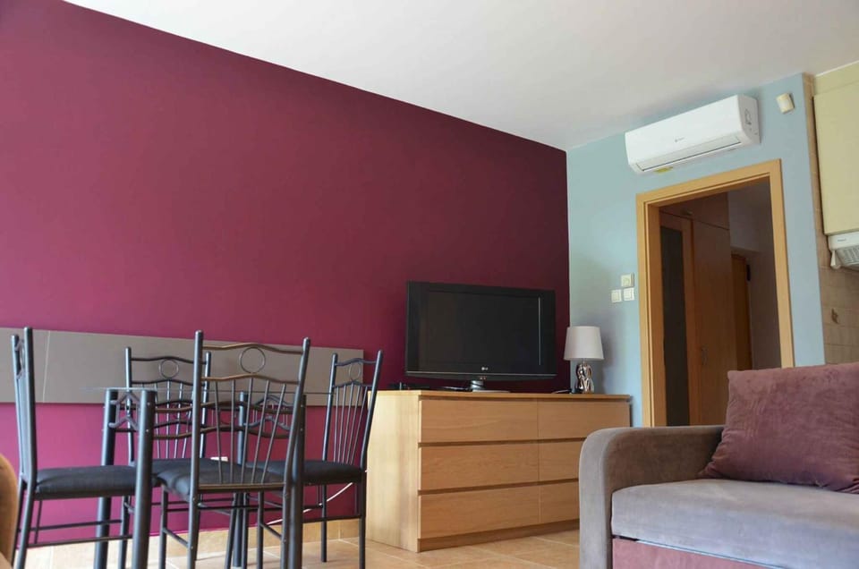 TV and multimedia, Living room, Dining area, air conditioner