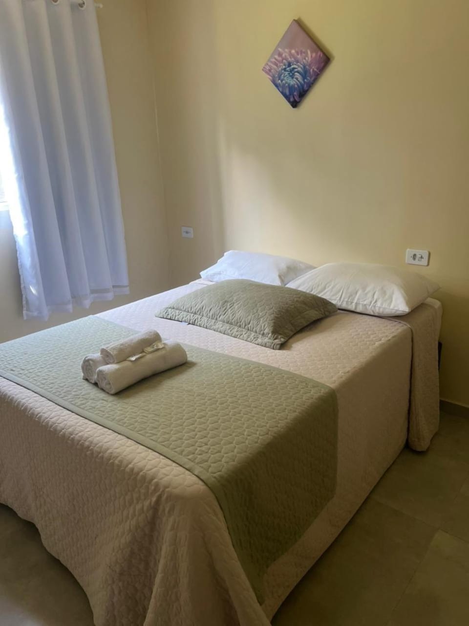 Bedroom, towels