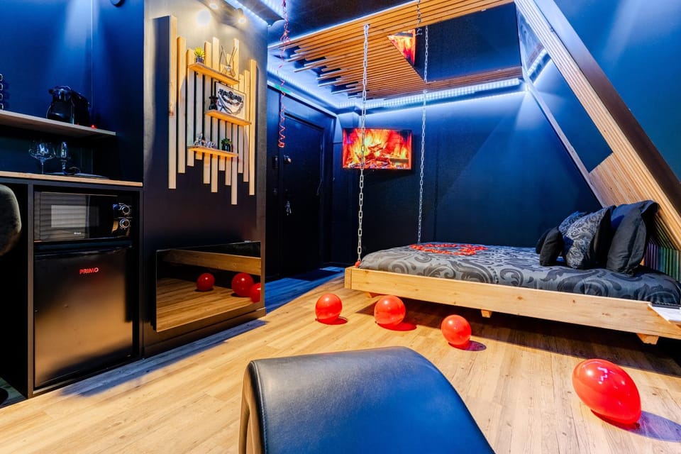 Suite romantique près de la plage avec Jacuzzi - DARK ROOM Apartment in Normandy