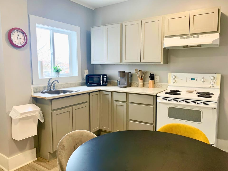 Cozy 1BR by Hospital & Uptown Apartment in Saint John