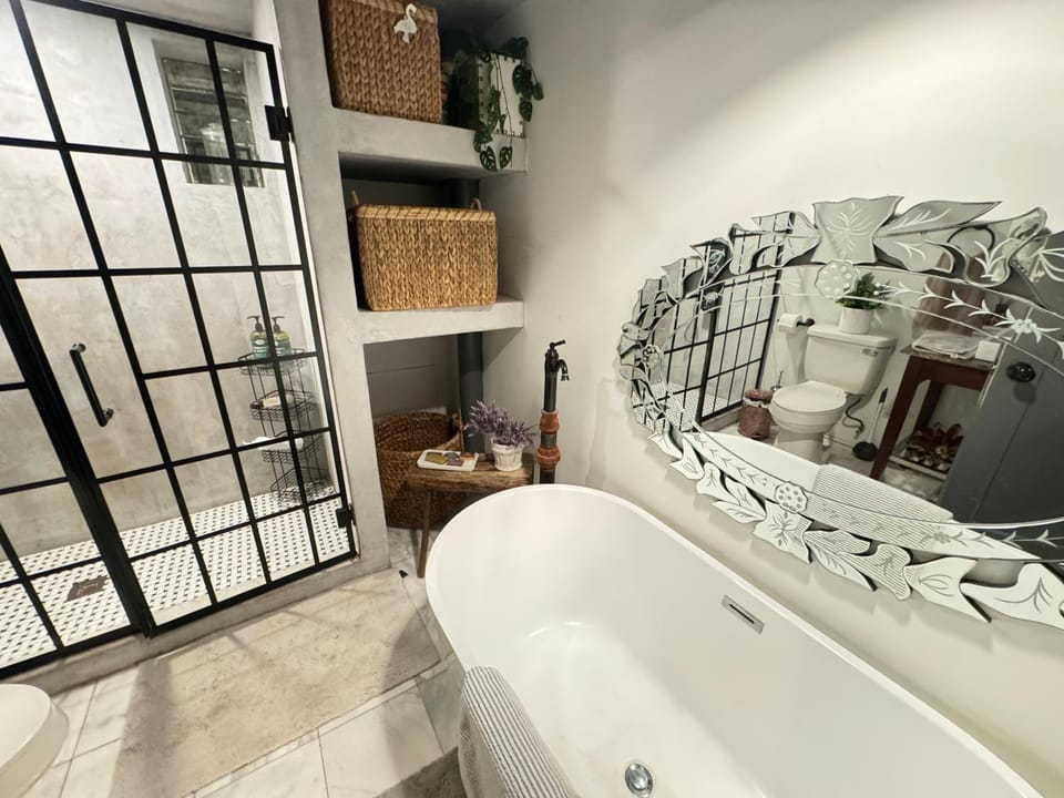 Amazing views of NYC and Patio 10 mins from NYC Apartment in Weehawken