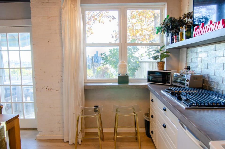 Amazing views of NYC and Patio 10 mins from NYC Apartment in Weehawken