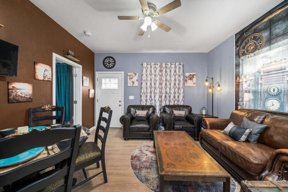 TV and multimedia, Living room, Seating area, Dining area