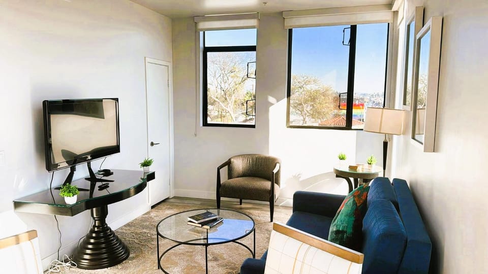 TV and multimedia, Living room, Seating area, Evening entertainment
