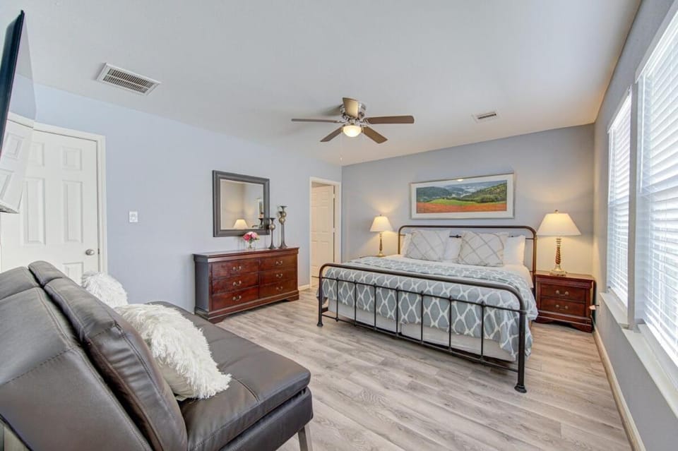 Warm & Comfy 4BR near NRG, Stadium Medical and CTR House in Houston