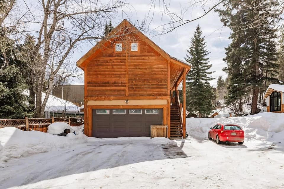 Cabin-Style Ski Home in Minturn with Private Deck Cabin in Minturn