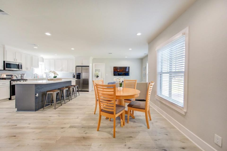 Warm & Spacious 3BR Centrally Located near NRG House in Houston