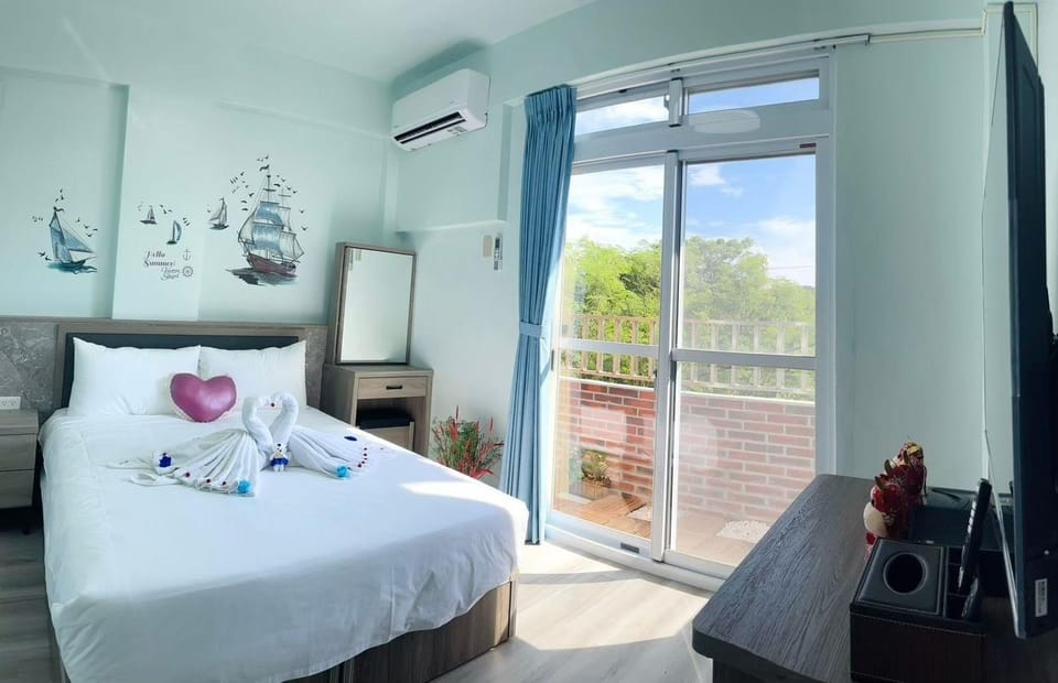 Bed, View (from property/room), Balcony/Terrace, Photo of the whole room, Bedroom, air conditioner