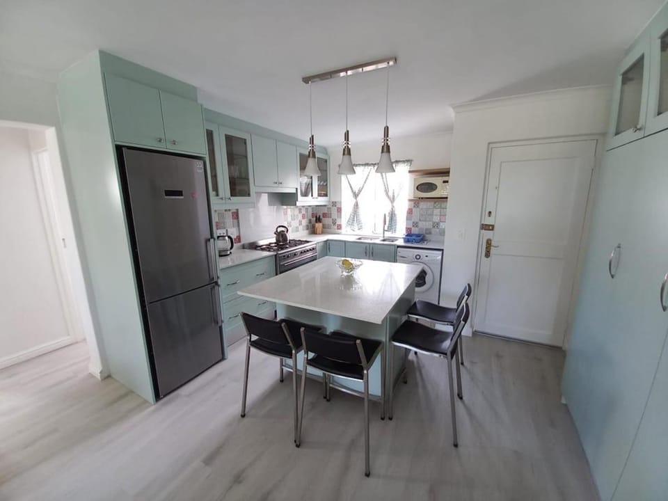 Whale Rock Estate Four 1 Apartment in Hermanus