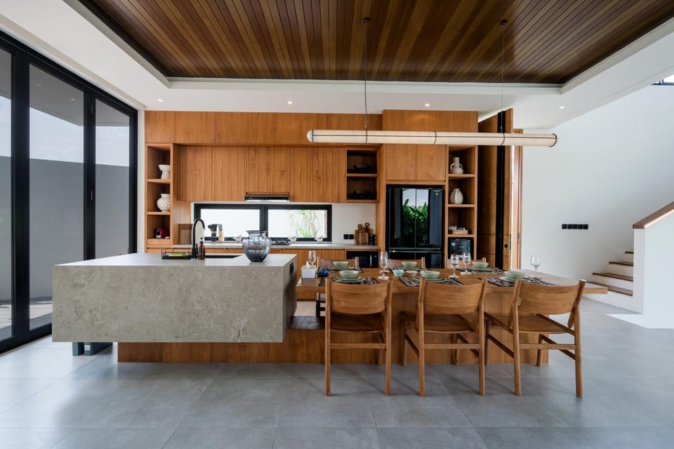 Kitchen or kitchenette, Dining area