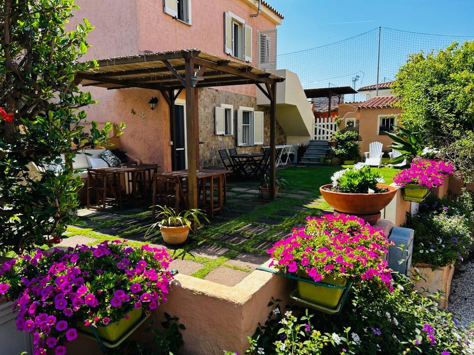 Property building, Patio, Spring, Day, Garden, Garden view