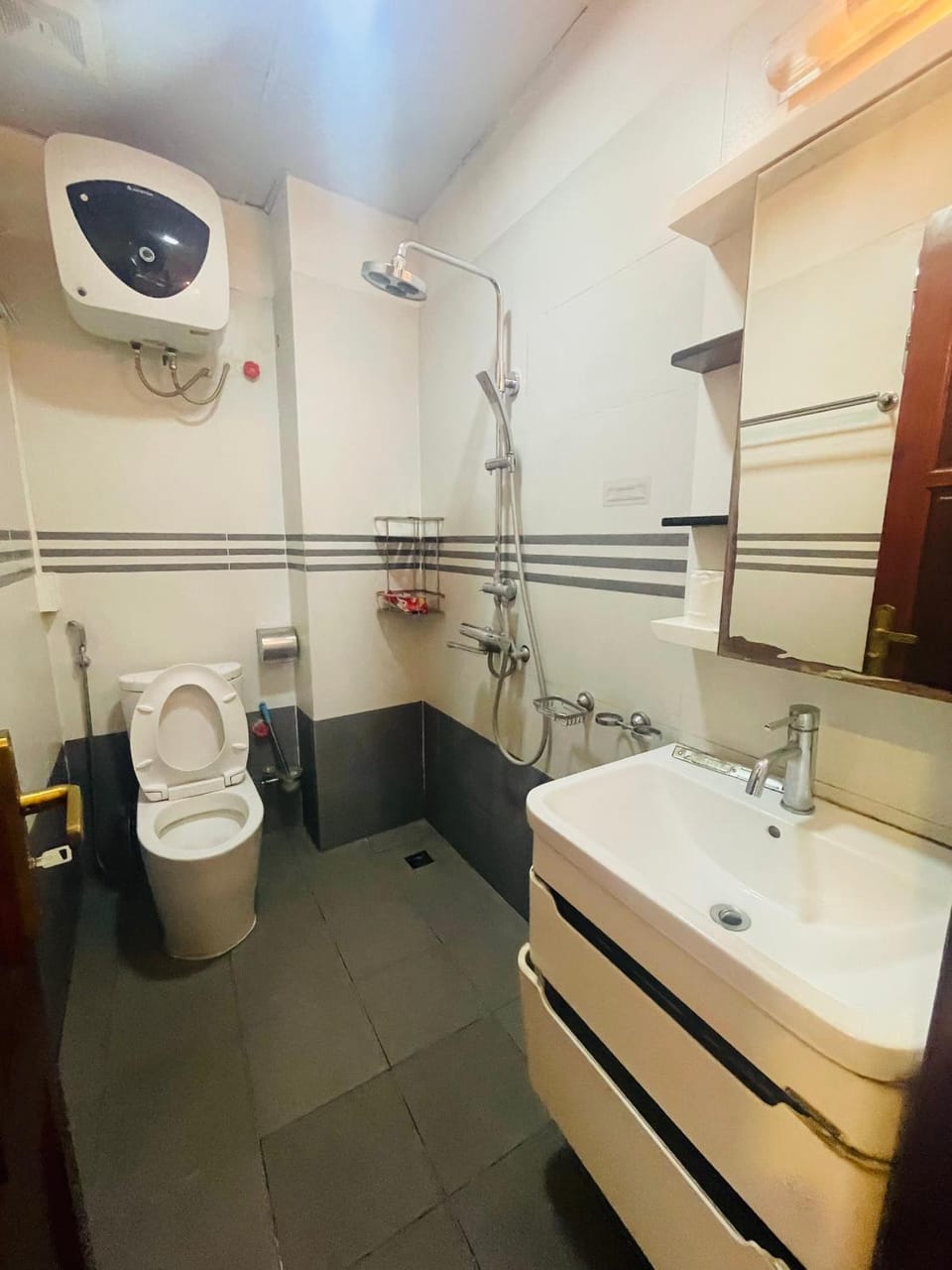 Shower, Toilet
