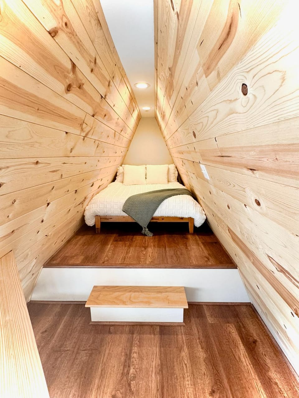The Charlotte A-Frame cabin with mountain views Cabin in Ozark Mountains