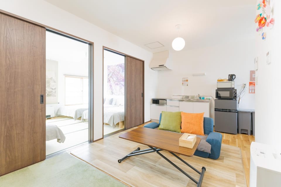 Kitchen or kitchenette, Living room, Seating area, Dining area, stove