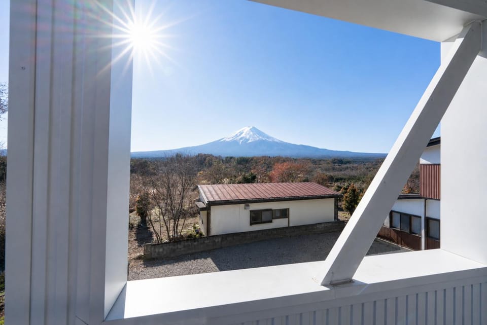 Property building, Day, Neighbourhood, Natural landscape, Mountain view, Parking