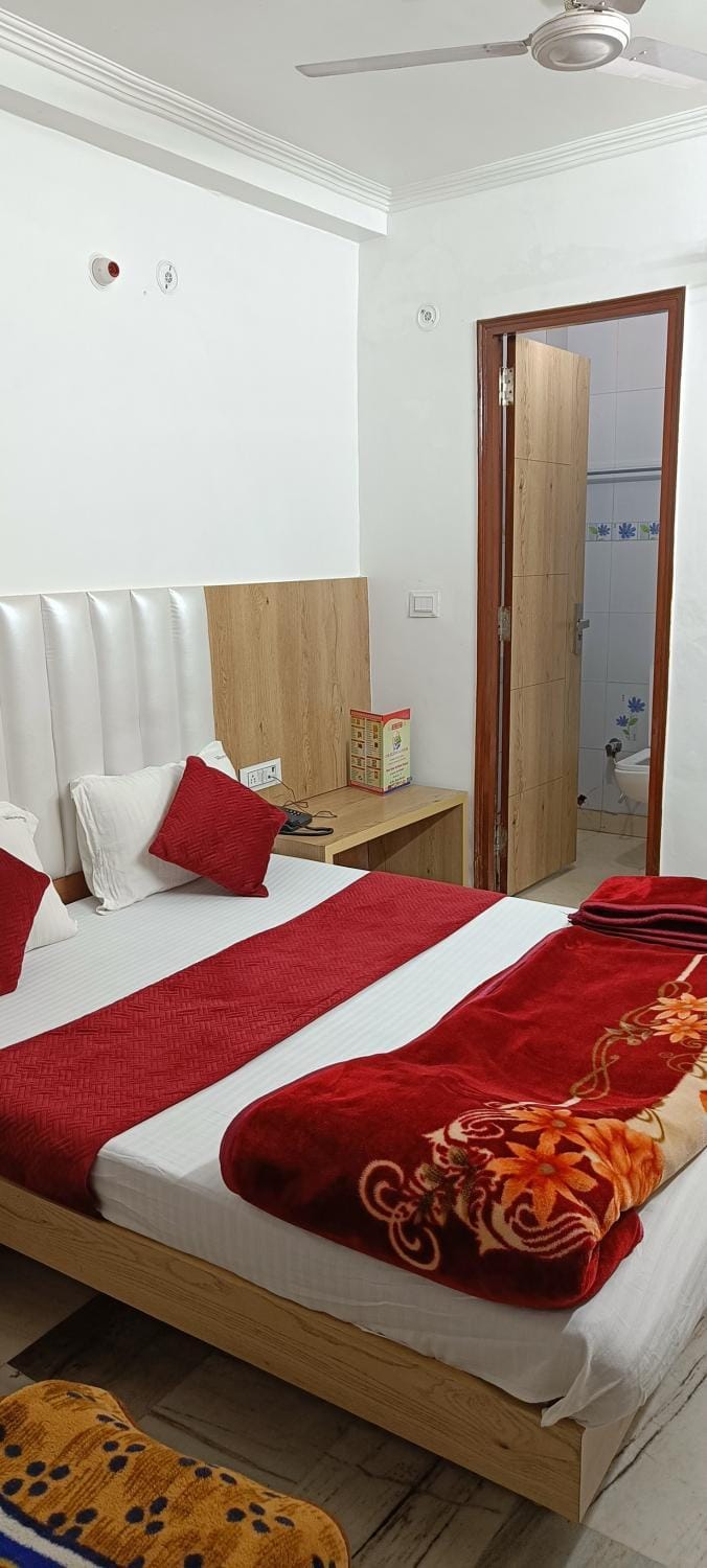 Family Hotel Shree Sai Dham Hotel in New Delhi