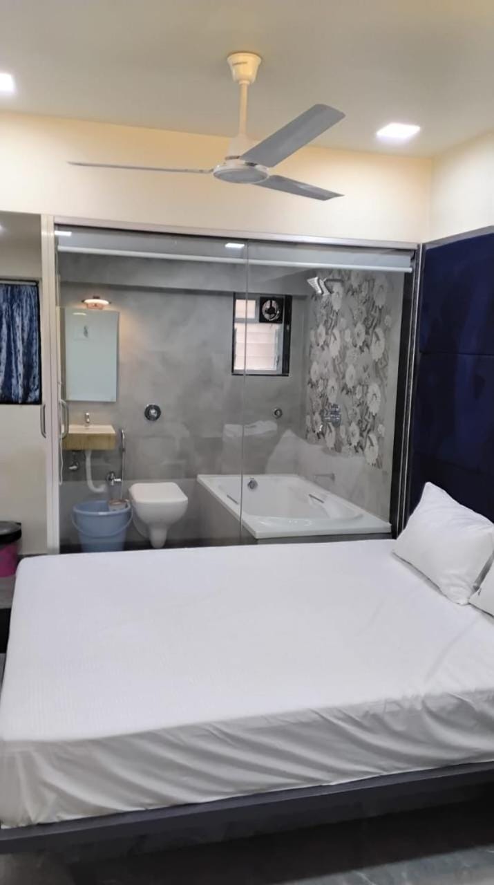 Shower, Bed, Bathroom, Photo of the whole room, Bedroom