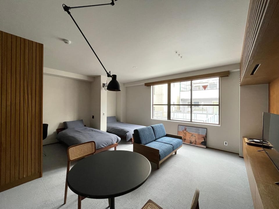 Bed, TV and multimedia, Living room