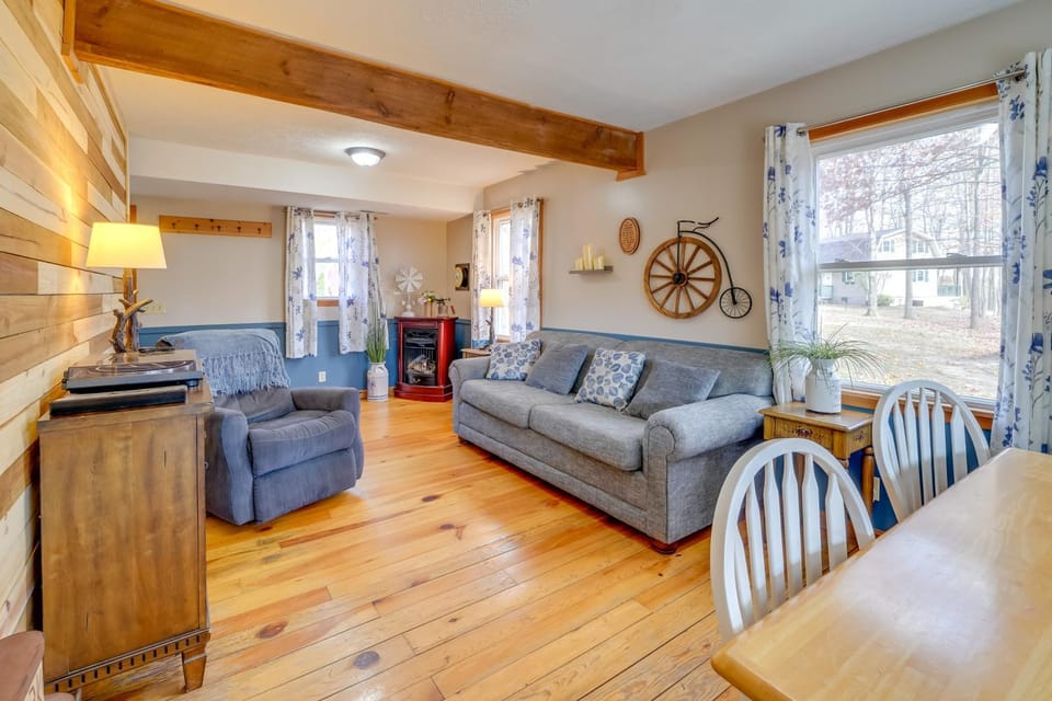 Shared Pond & Trails: Rosedale Cottage! House in Ohio