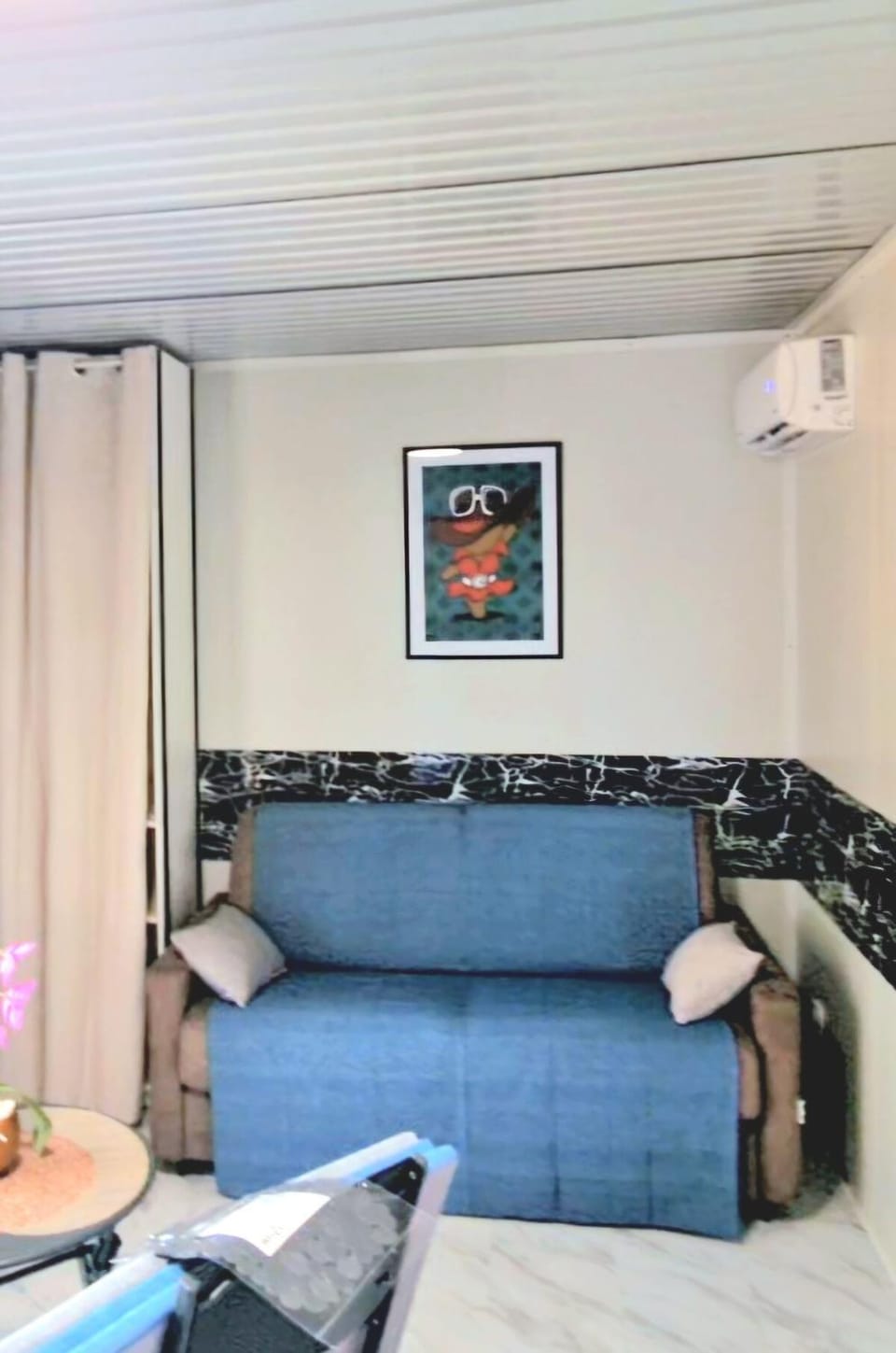 Bed, Living room, Seating area, Bedroom