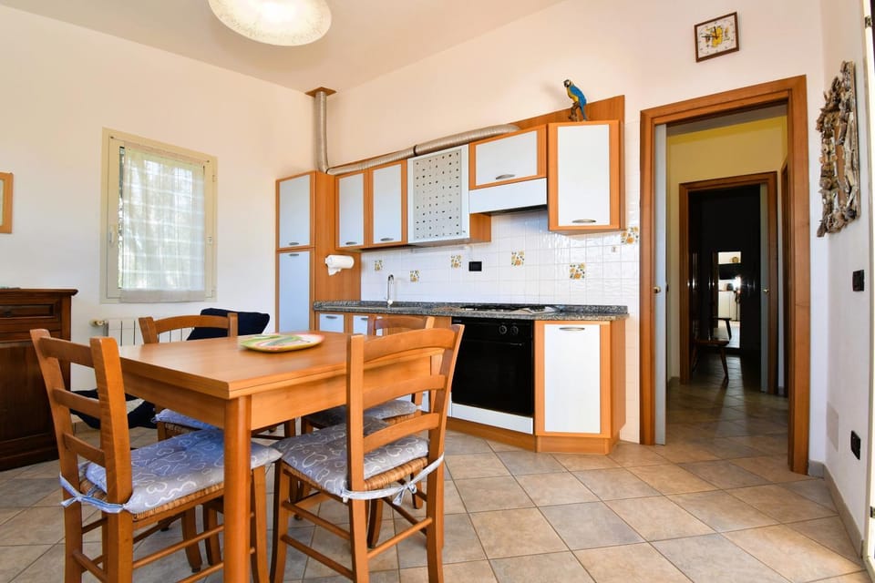Kitchen or kitchenette, Dining area, pet friendly, stove