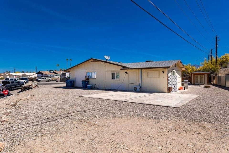 HavaLowKey Stay BBQ Comfort Clean Parking House in Lake Havasu City