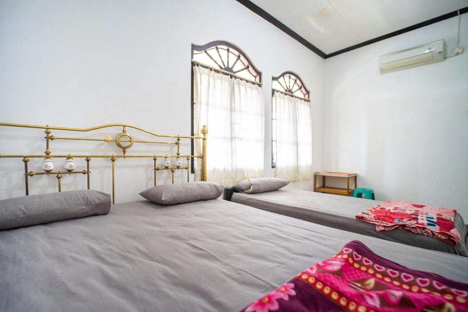 Bed, Bedroom, air conditioner