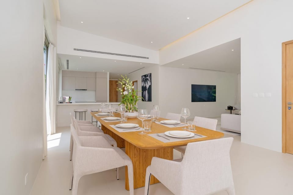 TV and multimedia, Kitchen or kitchenette, Living room, Seating area, Dining area