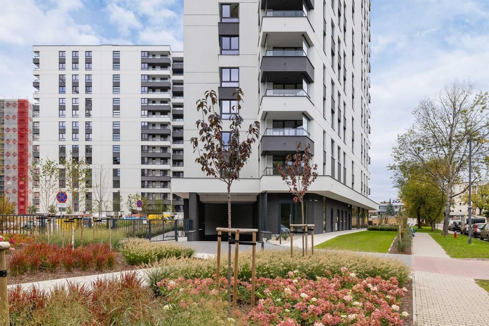 Property building, Day, Neighbourhood, City view, Street view, Location