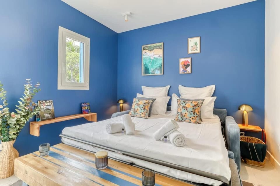 Communal lounge/ TV room, Bedroom