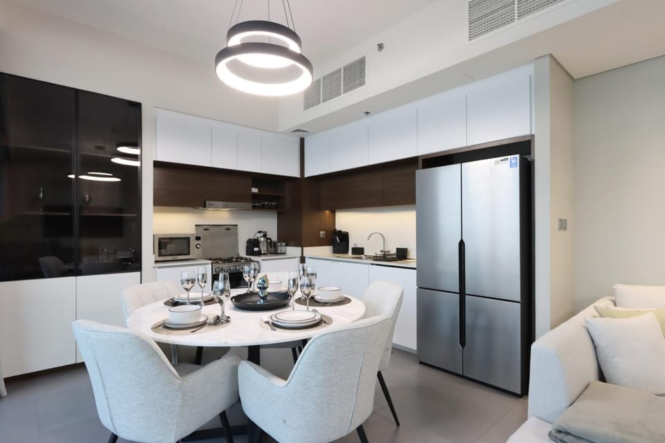 Kitchen or kitchenette, Seating area, Dining area, oven, stove