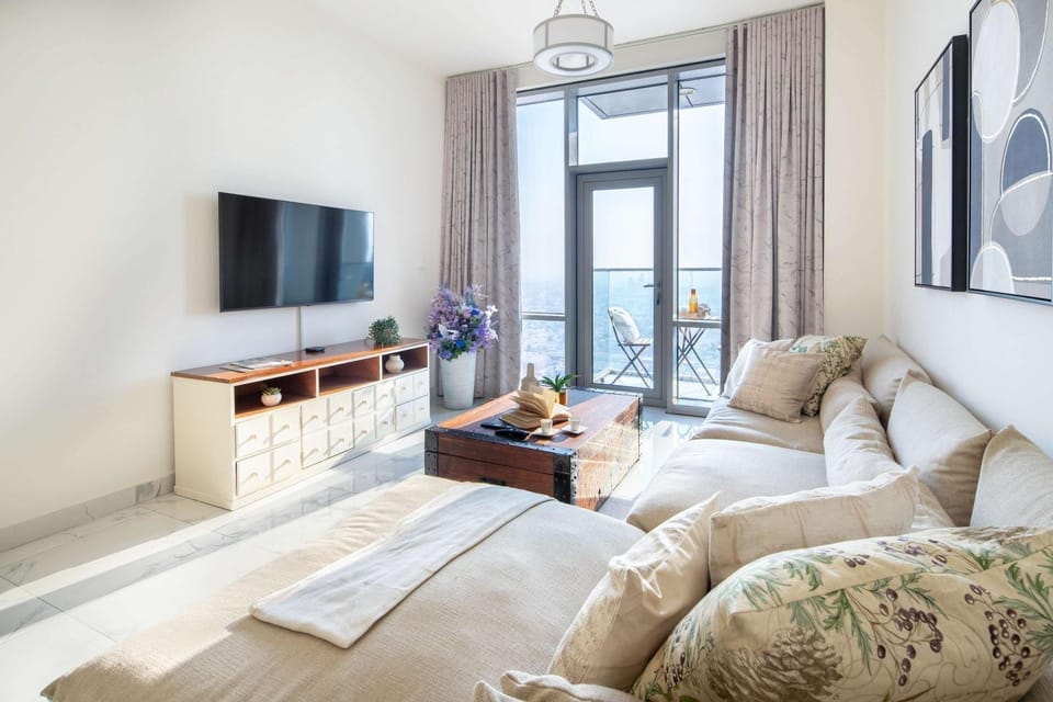 Frank Porter - Amna Tower Apartment in Dubai