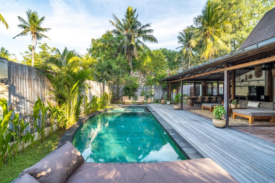 Property building, Day, Garden, Living room, Garden view, Pool view, Swimming pool, sunbed
