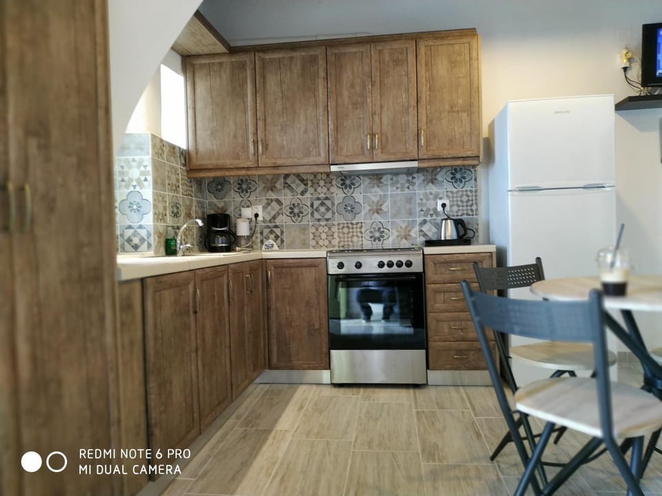 Property building, Kitchen or kitchenette, Living room