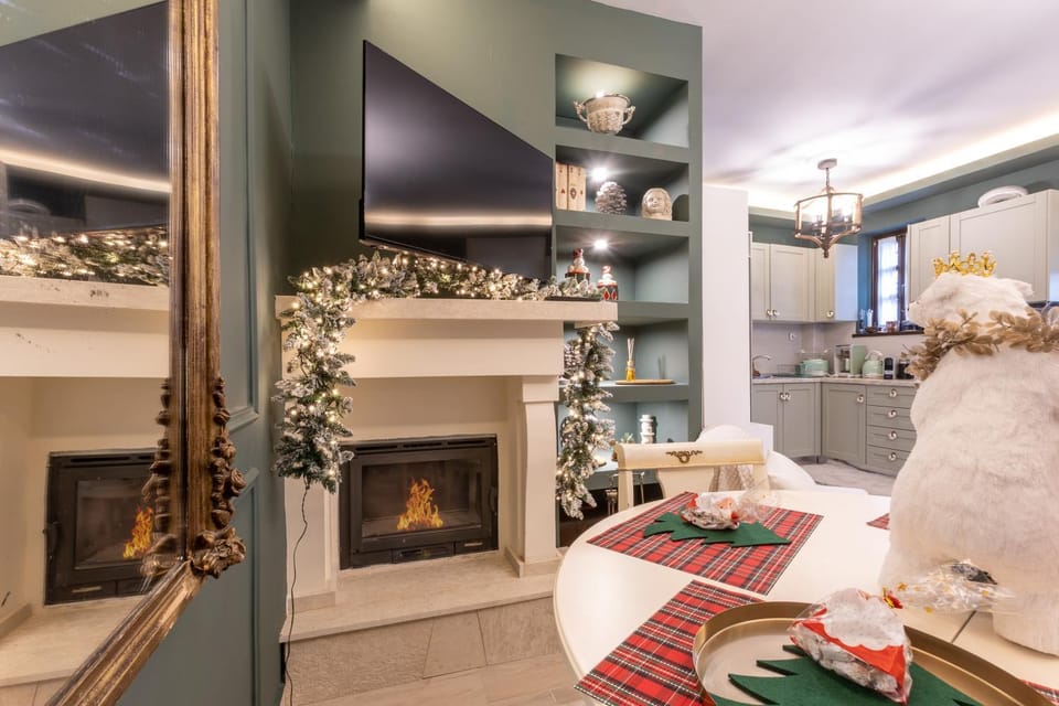 TV and multimedia, Living room, Seating area, fireplace