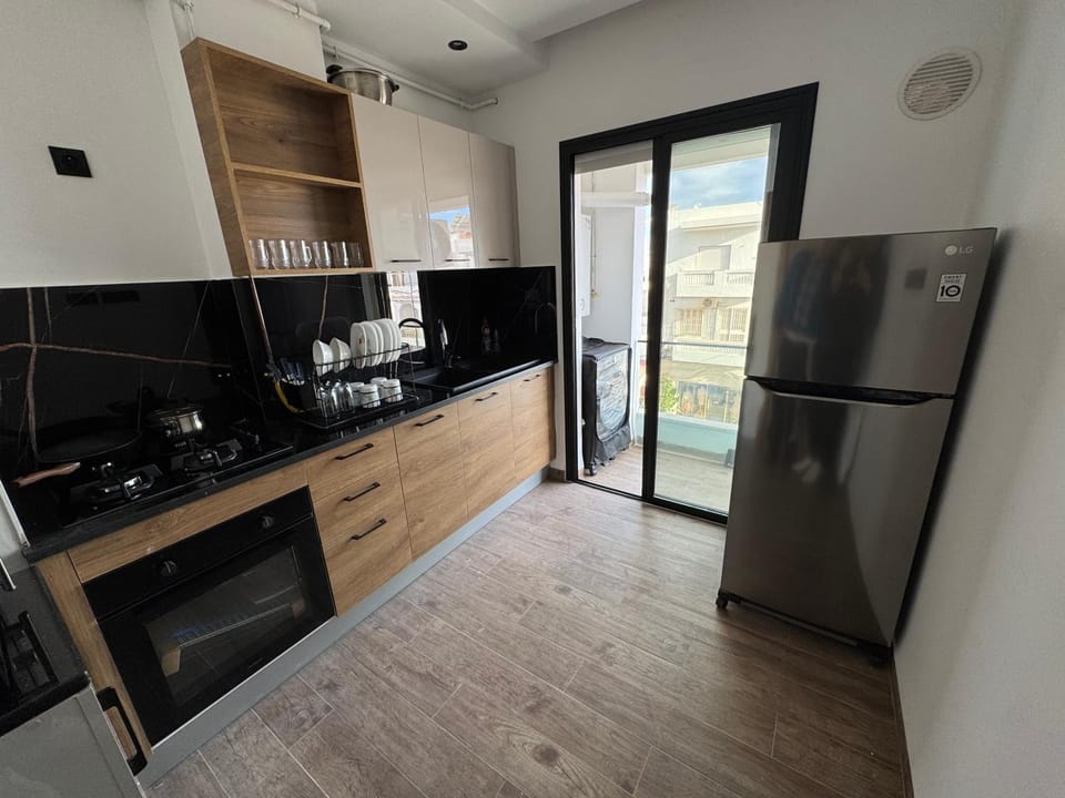 Coffee/tea facilities, Kitchen or kitchenette, Kitchen or kitchenette, microwave, minibar, oven, stove