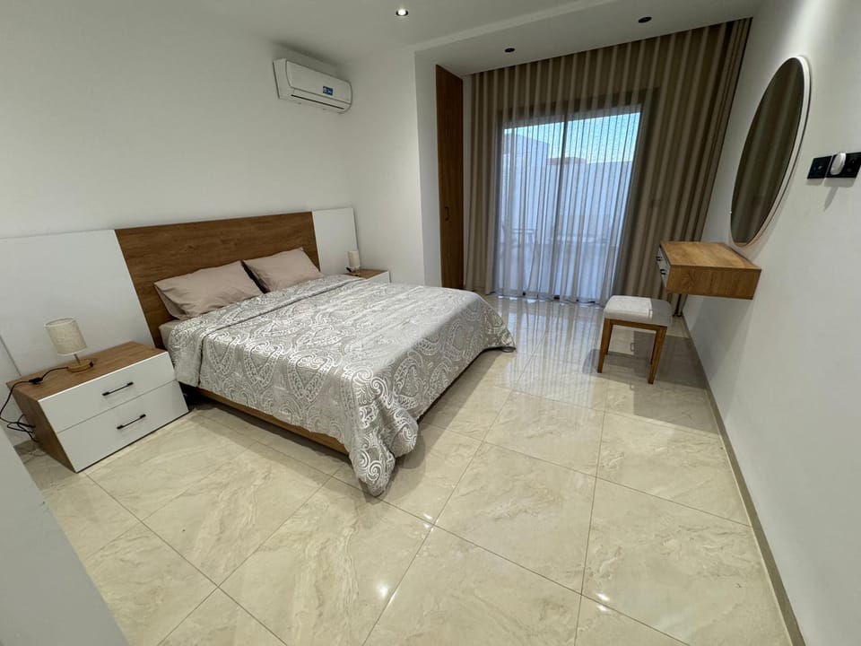 Bed, Photo of the whole room, Bedroom, air conditioner