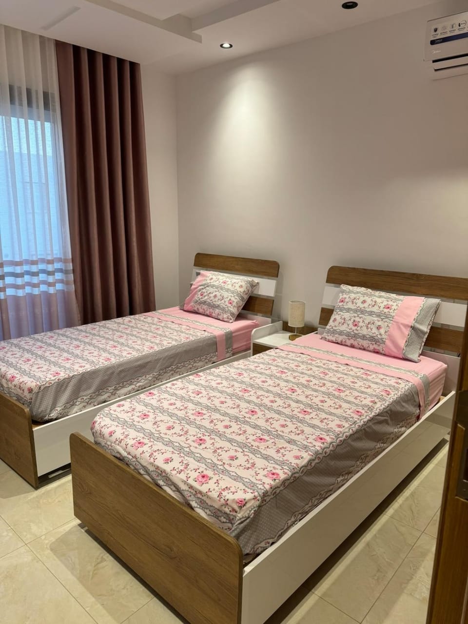 Bed, Photo of the whole room, Bedroom, air conditioner