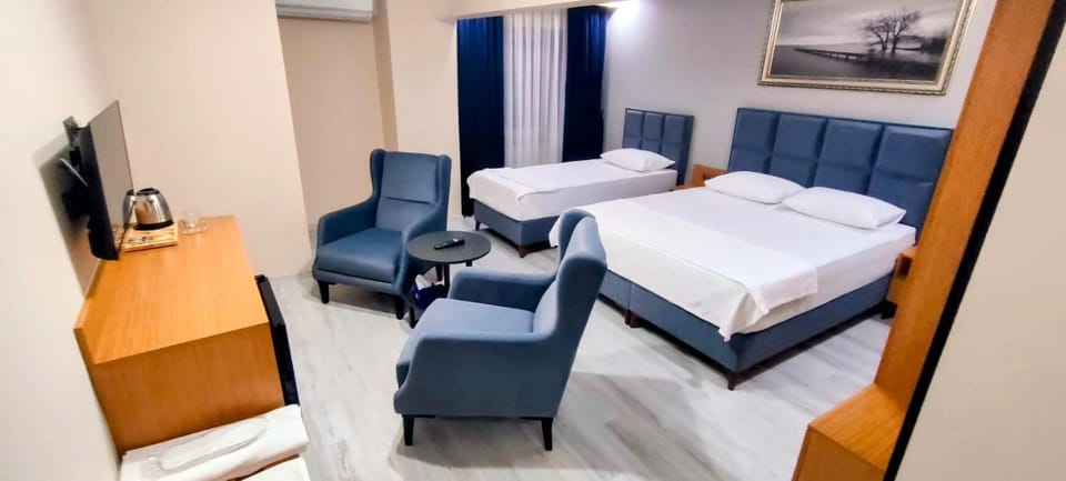 Communal lounge/ TV room, Bed, TV and multimedia, Photo of the whole room, Seating area, Bedroom, air conditioner