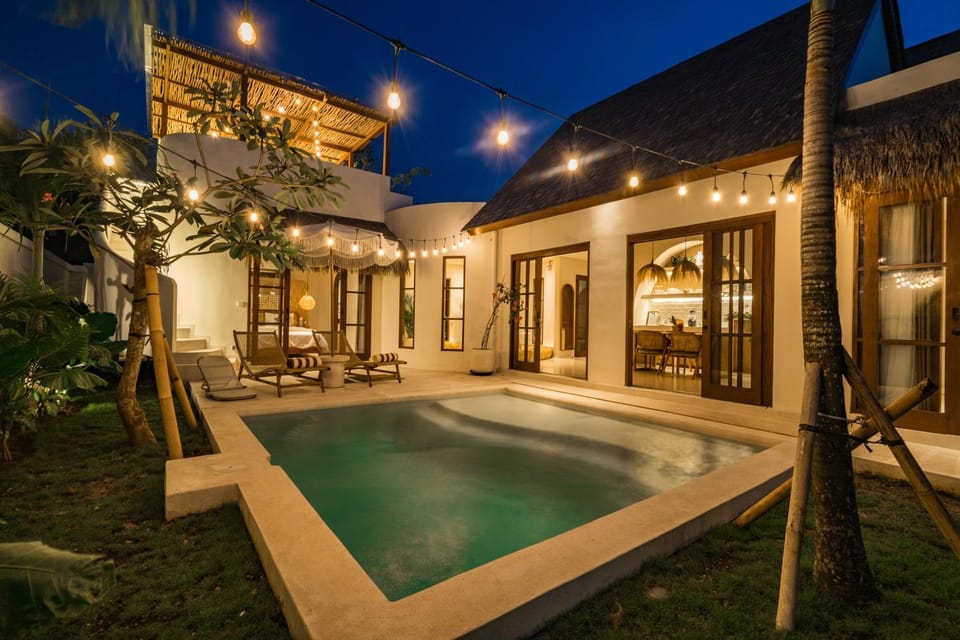Seating area, Pool view, Swimming pool, sunbed