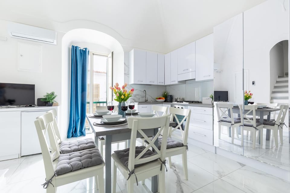 TV and multimedia, Kitchen or kitchenette, Dining area