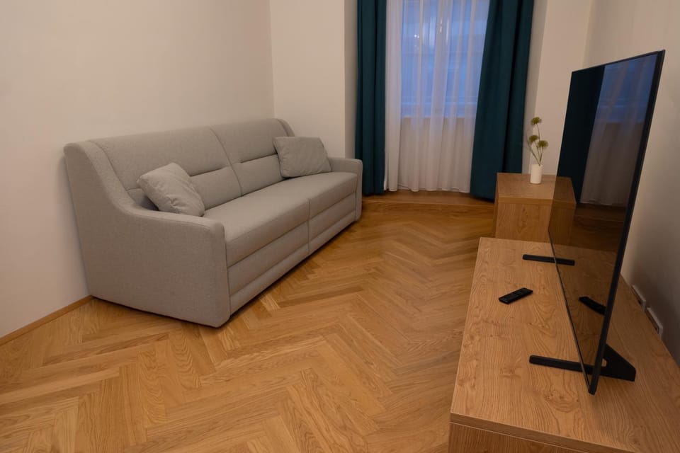 Communal lounge/ TV room, TV and multimedia, Living room, Seating area, Evening entertainment