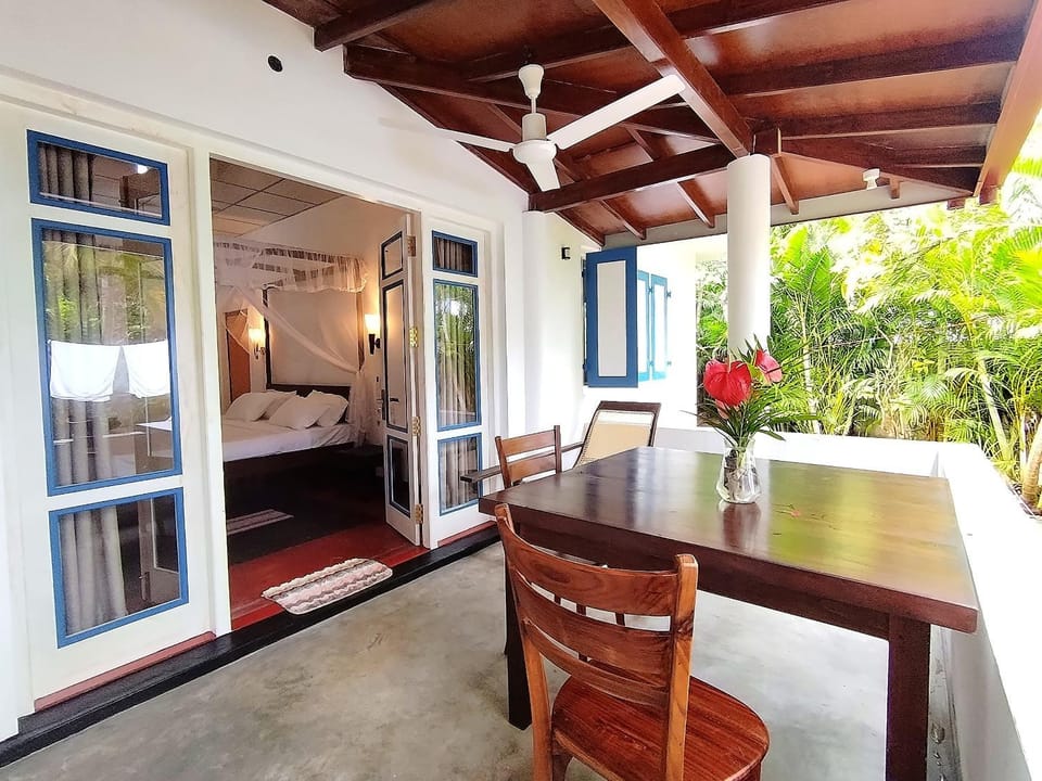 Patio, Bed, Garden, View (from property/room), Balcony/Terrace, Living room, Photo of the whole room, Seating area, Dining area, Bedroom, Garden view
