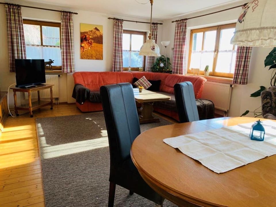 Living room, Seating area, Dining area