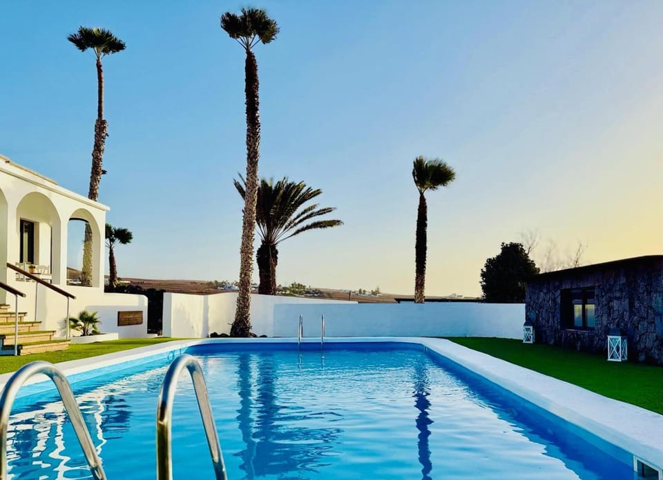 Day, Pool view, Swimming pool, sunbed