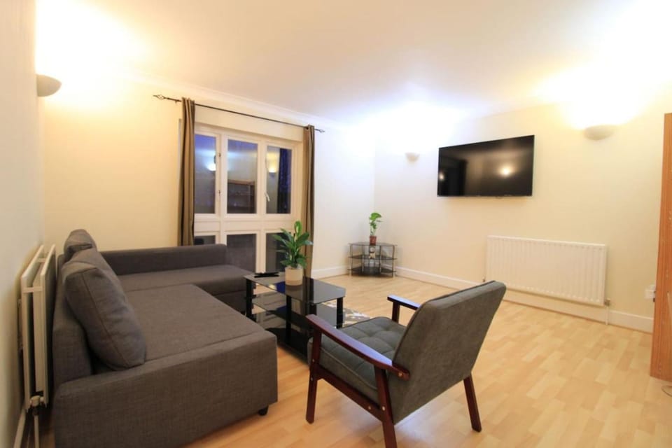 Communal lounge/ TV room, TV and multimedia, Living room, Seating area, internet