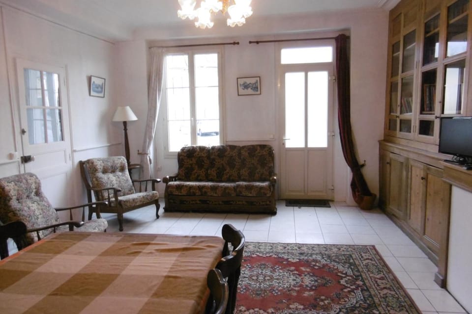 TV and multimedia, Living room, Photo of the whole room, Seating area